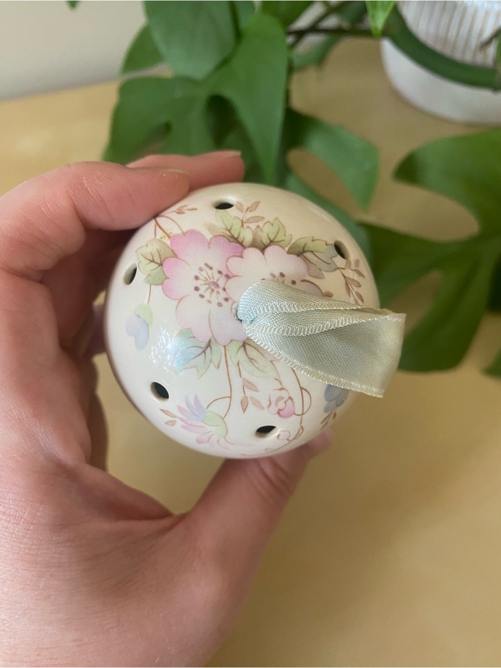 Vintage Eaton’s pottery pomander, made in England